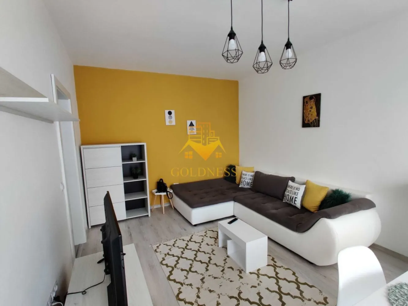 2 camere decomandate, Andrei Mureșanu, Sigma, Calea Turzii, UTCN - GOLDNESS Imobiliare vă propune spre închiriere un apartament cu 2 camere complet mobilat și utilat, la etajul 2 într-un imobil de 3 etaje, în Cartierul Andrei Mureșanu.
Posibilitatea de închiriere loc de parcare subteran separat 50e.
Se află în apropierea stațiilor de transport în comun, magazine, restaurante, spații verzi, farmacii, etc. 

Apartamentul este compartimentat astfel:
 - dormitor cu pat matrimonial, dressing, noptiere
 - living cu canapea extensibilă 
 - bucătărie complet utilată și mobilată, loc de servit masa 
 - baie cu cabina de dus, calorifer port prosop și dulap pentru depozitare.
 - balcon 3mp.

Imobilul este dotat cu toate cele necesare- centrală proprie cu încălzirea prin pardoseala, frigider, aragaz, hotă, mașină de spălat haine și vase, etc. 

Dacă sunteți interesați de acest apartament și doriți să îl vizionați, dar și pentru alte oferte nu ezitați să ne contactați telefonic sau prin e-mail. Vă stăm la dispoziție!
Pentru intermediere se percepe un comision de 50% din prețul chiriei!