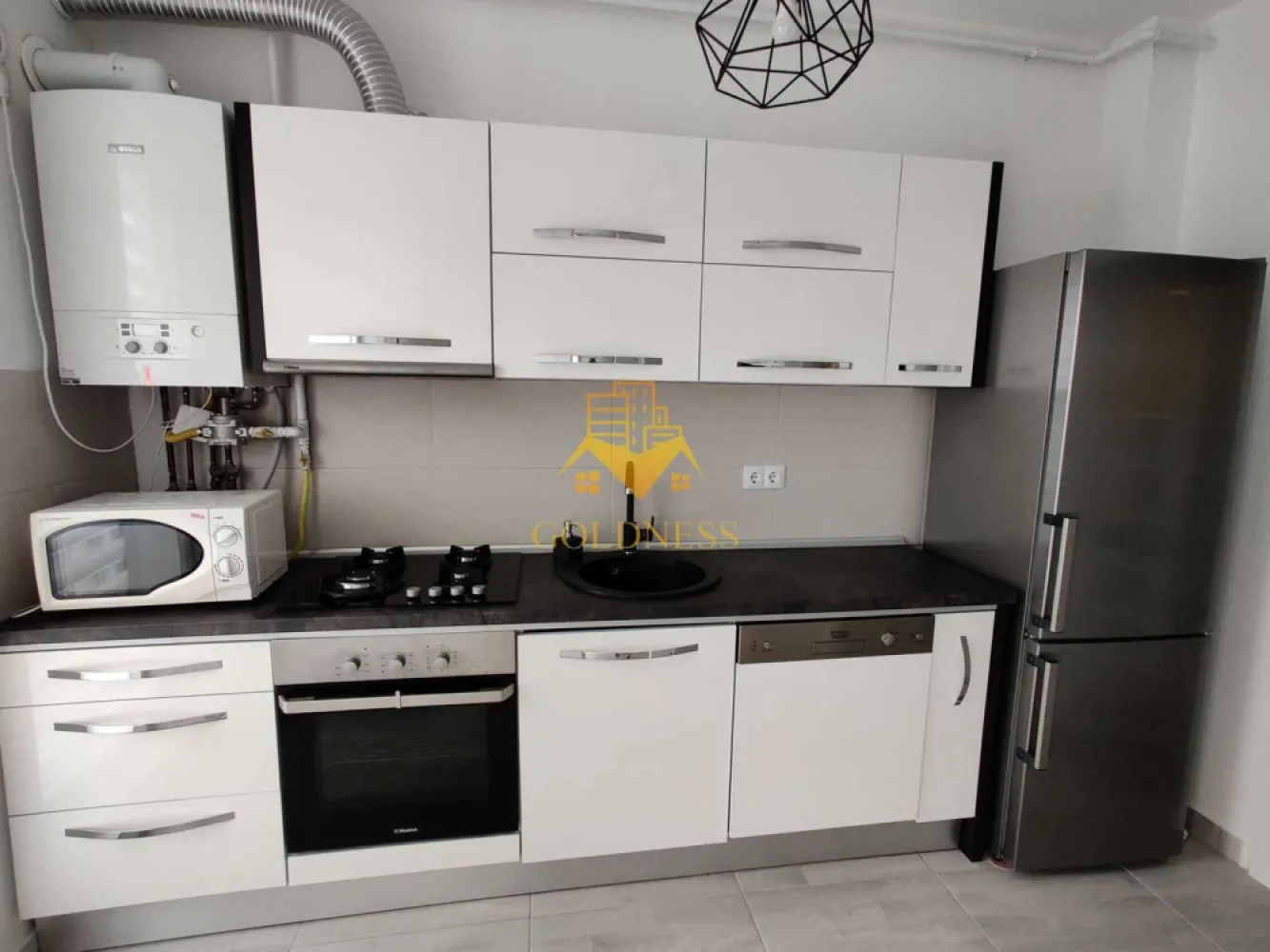 2 camere decomandate, Andrei Mureșanu, Sigma, Calea Turzii, UTCN - GOLDNESS Imobiliare vă propune spre închiriere un apartament cu 2 camere complet mobilat și utilat, la etajul 2 într-un imobil de 3 etaje, în Cartierul Andrei Mureșanu.
Posibilitatea de închiriere loc de parcare subteran separat 50e.
Se află în apropierea stațiilor de transport în comun, magazine, restaurante, spații verzi, farmacii, etc. 

Apartamentul este compartimentat astfel:
 - dormitor cu pat matrimonial, dressing, noptiere
 - living cu canapea extensibilă 
 - bucătărie complet utilată și mobilată, loc de servit masa 
 - baie cu cabina de dus, calorifer port prosop și dulap pentru depozitare.
 - balcon 3mp.

Imobilul este dotat cu toate cele necesare- centrală proprie cu încălzirea prin pardoseala, frigider, aragaz, hotă, mașină de spălat haine și vase, etc. 

Dacă sunteți interesați de acest apartament și doriți să îl vizionați, dar și pentru alte oferte nu ezitați să ne contactați telefonic sau prin e-mail. Vă stăm la dispoziție!
Pentru intermediere se percepe un comision de 50% din prețul chiriei!