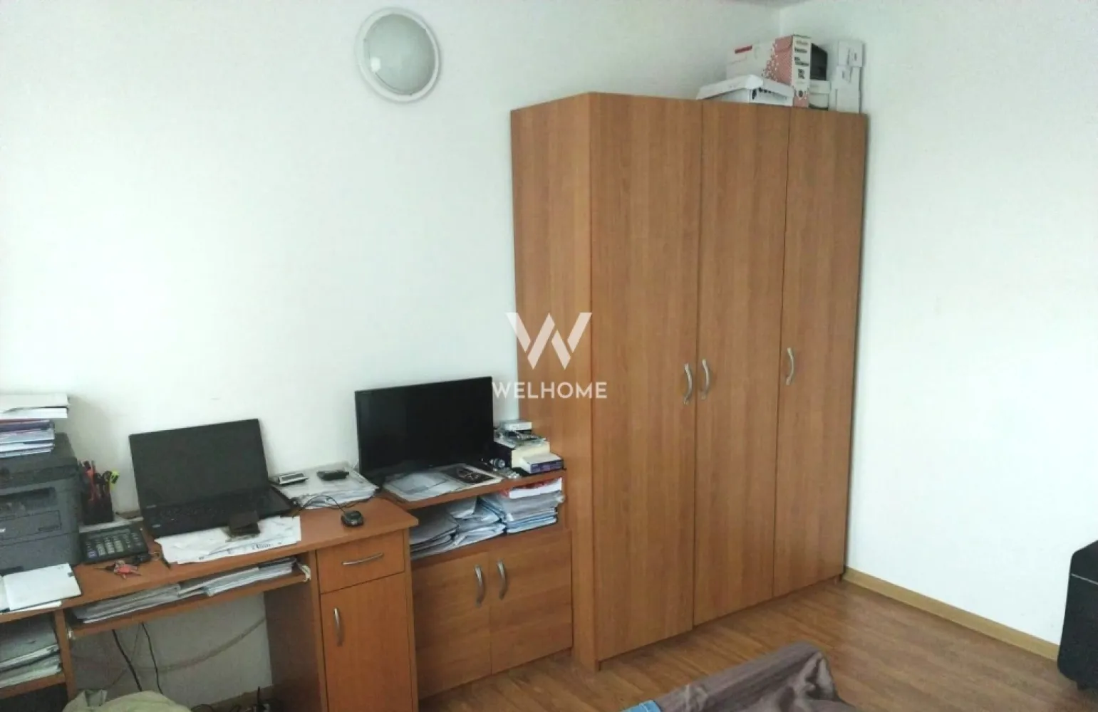 Apartament 4 camere, 82 mp, mobilat, zona Mihai Viteazul - Apartament spațios cu 4 camere (3 dormitoare + living), situat la etajul 5 al unui imobil din cărămidă, cu acoperiș din țiglă. Suprafața utilă este de 82 mp, compartimentată eficient și complet mobilată, gata de locuit. Apartamentul dispune de: bucătărie mobilată și utilată, 3 dormitoare, living, baie si 2 balcoane Pe palier sunt doar 2 apartamente pentru mai multă liniște și intimitate. Proprietatea este amplasată într-o zonă excelentă, aproape de magazine, școli și mijloace de transport, oferind atât confort cât și acces rapid către principalele puncte de interes din oraș. Este ideal si pentru investitie. Pret: 123 000 EURO Telefon: 0756 094 405 }}