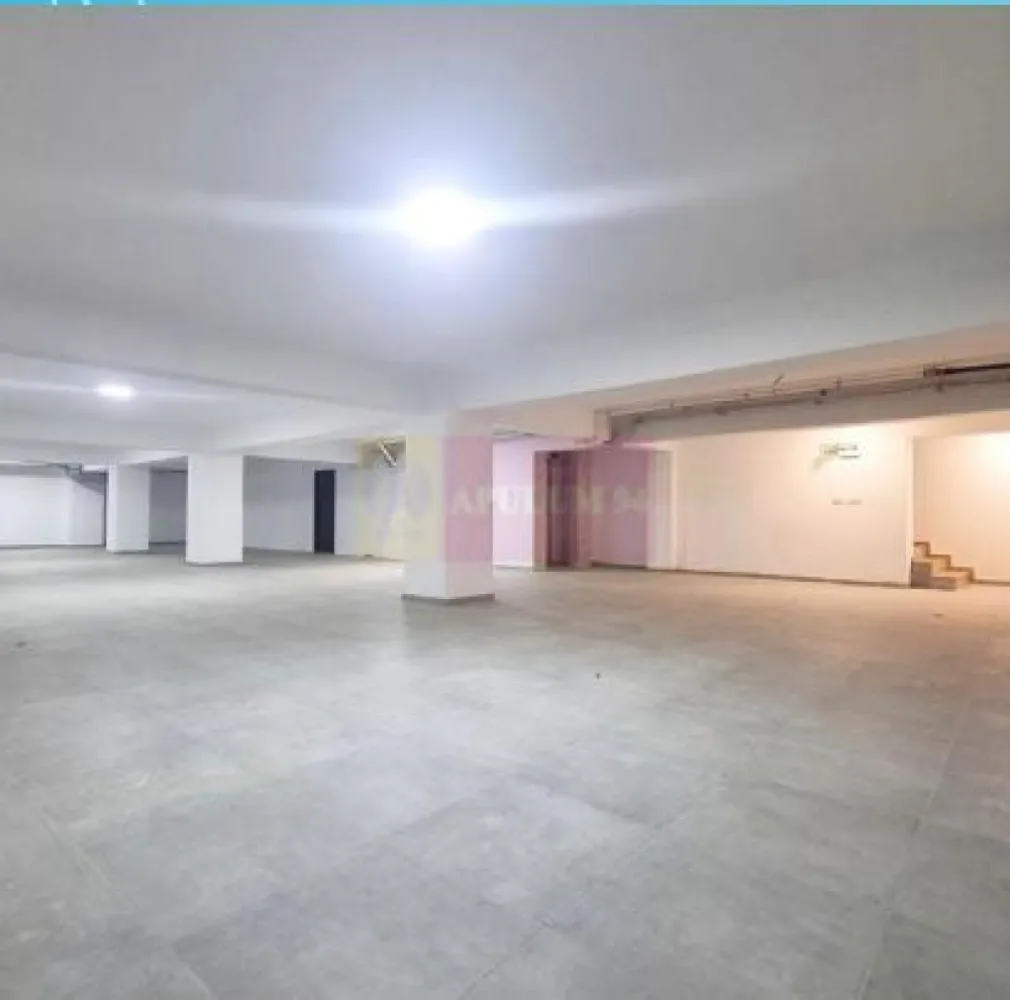 Vanzare spatiu comercial in zona Calea Vitan stradal, bloc nou 2022 - Va oferim spre vanzare un spatiu comercial in zona Calea Vitan, stradal, pe colt, bloc nou 2022, Parter+Subsol, in suprafata utila de 428mp, cu front stradal generos, de 15ml, cu 3 usi de acces, si toate utilitatile. Spatiul este inchiriat cu un contract pe 5 ani 2024-2029. Dispune de 2 locuri de parcare supraterane.
Comision agentie de 3%+TVA

Pentru detalii despre oferta prezentata sau stabilire vizionare, astept cu maxim interes sa ma contactati 0733.683.461.

Agent imobiliar: Dona Camelia
Apulum94 - Un partener de cursa lunga!
