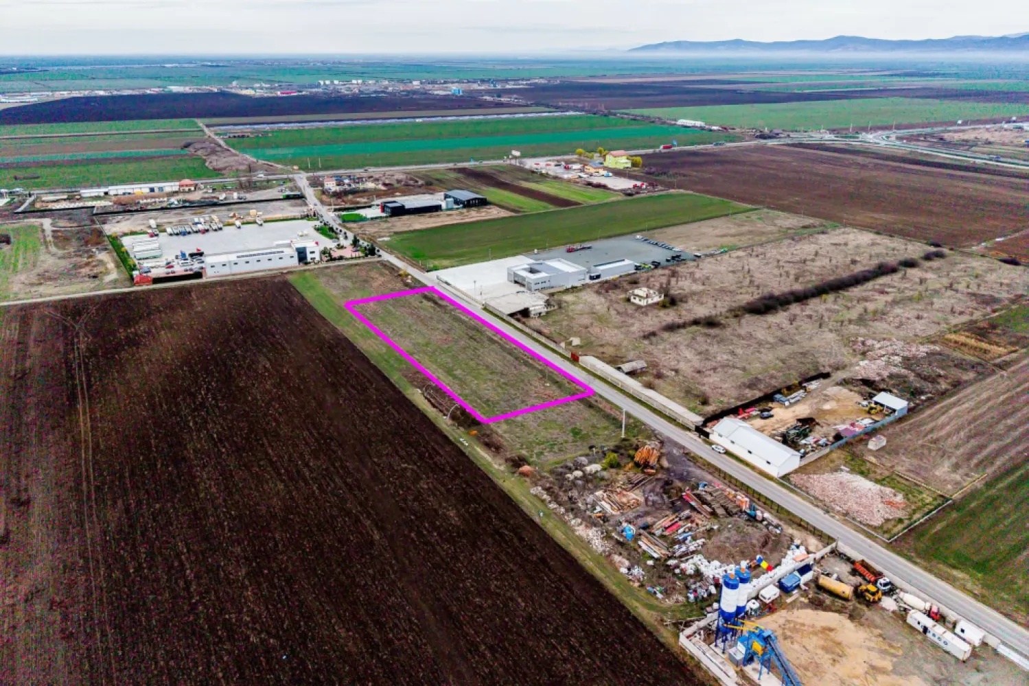 Teren cu acces DN7 și A1, ideal pentru dezvoltări industriale