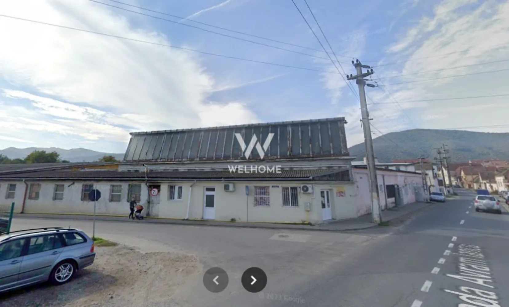 Hale pentru productie si depozitare - Orlat - Sibiu - Oferim spre inchiriere hale productie/ depozitare de diferite dimensiuni in Orlat, jud. Sibiu - Acces TIR + rampa - Suprafete disponibile intre 150 mp si 3000 mp, in functie de nevoie. - inaltimi cuprinse intre 3.5 si 5.5 m - Locuri de parcare in incinta - Putere instalata totala energie electrica - 1000 kv, contorizari separate. - Halele sunt construite din beton - Chirie lunara: intre 1,5 si 2,5 euro/mp + TVA, in functie de suprafata inchiriata. - Comision chirias: contravaloarea unei chirii lunare + TVA. }}