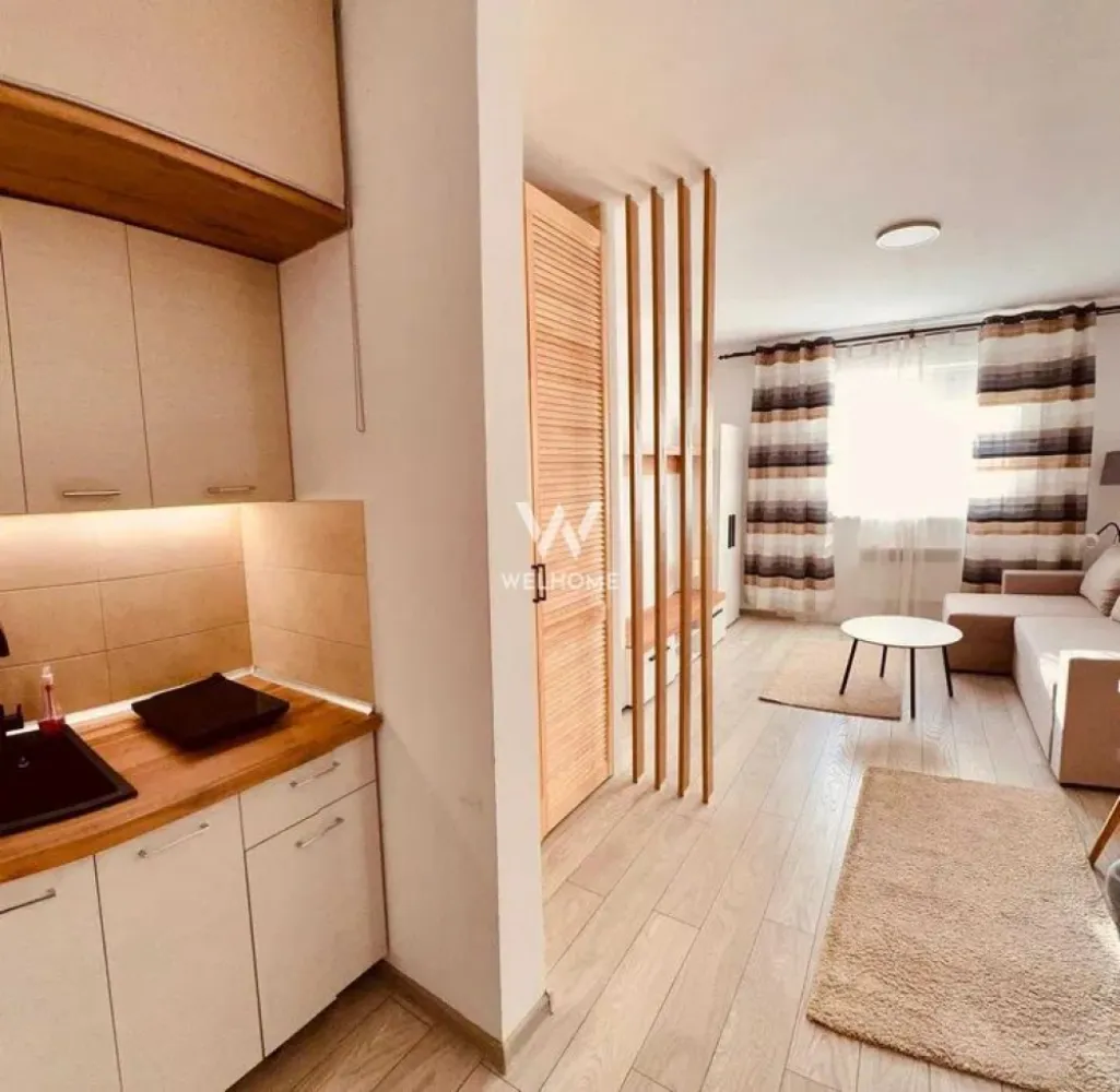 Garsoniera renovata, mutare imediata, zona Vasile Aron, Sibiu - -Garsoniera recent renovata, totul este nou, mobila, electrocasnicile.. -Etaul 1 din 4 -S:22mp. -Mobilata/utilata. -Zona cu acces imediat la transport public, magazine, scoala, farmacii, gradinita. -Vanzator persoana juridica. -Pret: 54 500 euro Pentru vizionare sunati la tel. 0745 99 55 37 }}