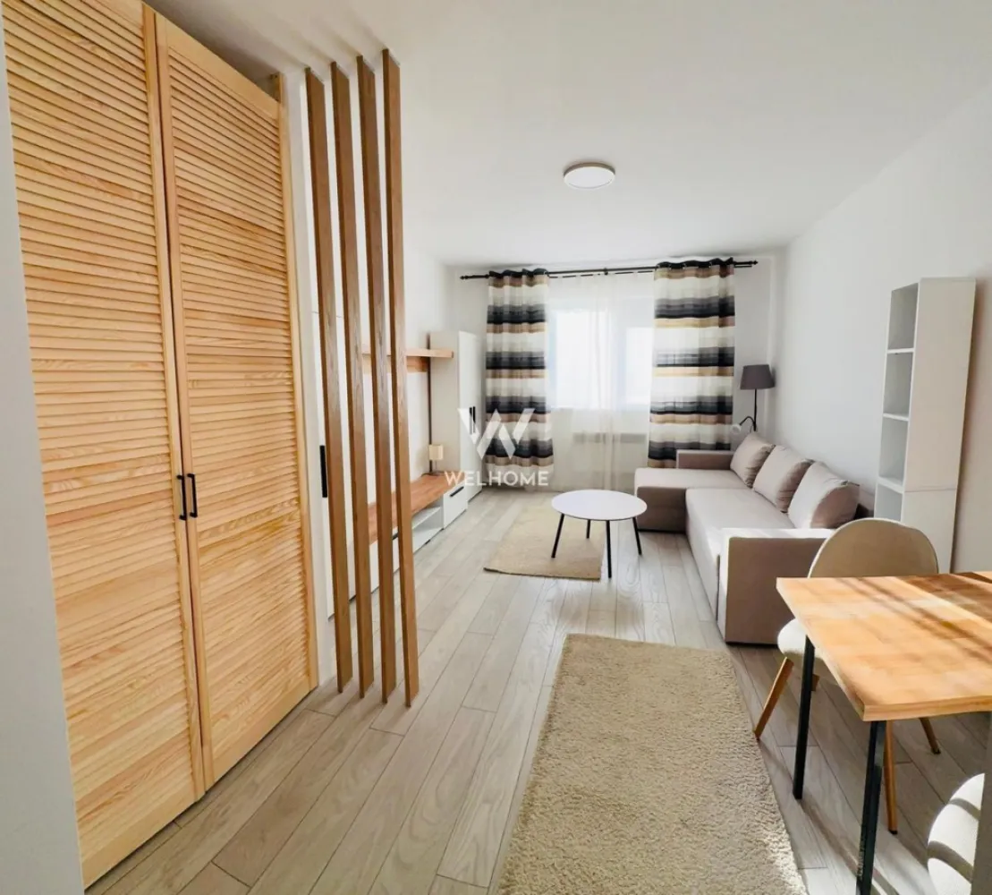 Garsoniera renovata, mutare imediata, zona Vasile Aron, Sibiu - -Garsoniera recent renovata, totul este nou, mobila, electrocasnicile.. -Etaul 1 din 4 -S:22mp. -Mobilata/utilata. -Zona cu acces imediat la transport public, magazine, scoala, farmacii, gradinita. -Vanzator persoana juridica. -Pret: 54 500 euro Pentru vizionare sunati la tel. 0745 99 55 37 }}