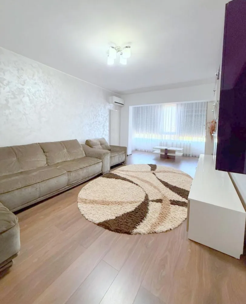 Apartament modern cu 2 camere de închiriat - IC Frimu – LIDL - Dacă îți dorești un apartament spațios, luminos și complet pregătit pentru mutare, această ofertă poate fi alegerea ideală.

Situat în zona IC Frimu – LIDL, pe strada Tecuci, în imediata apropiere a complexului Central Park, apartamentul se află la etajul 5 al unui imobil construit în 2009 și oferă o suprafață generoasă de 70 mp.

Locuința este complet mobilată și utilată, amenajată într-un stil modern și beneficiază de:
-2 camere spațioase
- Centrală termică proprie
- Aer condiționat
-Mobilier modern
- Electrocasnice complete
- Spații luminoase și bine compartimentate

 Zonă excelentă, cu acces rapid către magazine, mijloace de transport, școli, restaurante și toate facilitățile urbane.

Chirie: 550 Euro/lună

La semnarea contractului se achită:
• prima lună de chirie;
• garanția, în valoare de o chirie;
• comisionul agenției imobiliare.

Pentru informații suplimentare și programarea unei vizionări: Liliana Ene – MAG INVEST - 0746 252 252

MAG INVEST – Partenerul tău în decizii imobiliare inteligente.