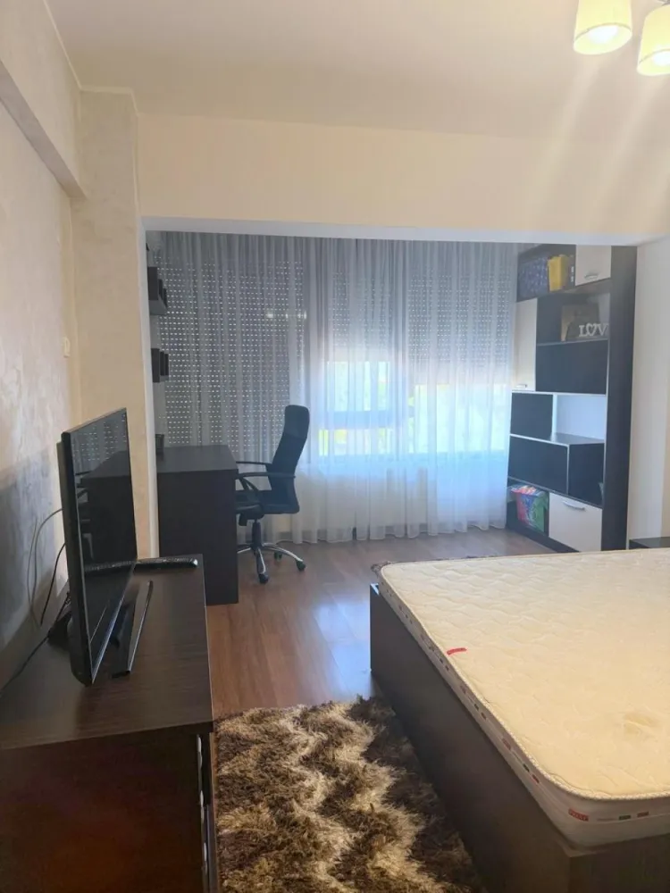 Apartament modern cu 2 camere de închiriat - IC Frimu – LIDL - Dacă îți dorești un apartament spațios, luminos și complet pregătit pentru mutare, această ofertă poate fi alegerea ideală.

Situat în zona IC Frimu – LIDL, pe strada Tecuci, în imediata apropiere a complexului Central Park, apartamentul se află la etajul 5 al unui imobil construit în 2009 și oferă o suprafață generoasă de 70 mp.

Locuința este complet mobilată și utilată, amenajată într-un stil modern și beneficiază de:
-2 camere spațioase
- Centrală termică proprie
- Aer condiționat
-Mobilier modern
- Electrocasnice complete
- Spații luminoase și bine compartimentate

 Zonă excelentă, cu acces rapid către magazine, mijloace de transport, școli, restaurante și toate facilitățile urbane.

Chirie: 550 Euro/lună

La semnarea contractului se achită:
• prima lună de chirie;
• garanția, în valoare de o chirie;
• comisionul agenției imobiliare.

Pentru informații suplimentare și programarea unei vizionări: Liliana Ene – MAG INVEST - 0746 252 252

MAG INVEST – Partenerul tău în decizii imobiliare inteligente.