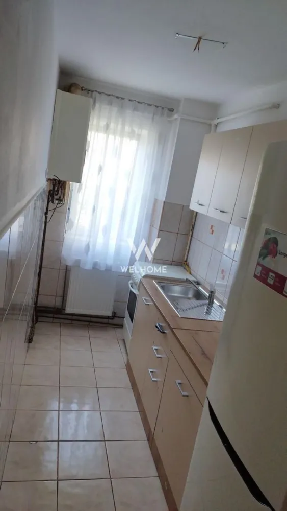 Apartament 2 camere mobilat-utilat - zona Tiglari, Sibiu - Apartament 2 camere, mobilat si utilat in Tiglari, Sibiu - Suprafata utila: circa 40 mp - Localizat intr-o zona cu acces la magazine, mijloc de transport, scoli, parc - Apartamentul se afla la parter - Locuinta este mobilata si utilata, fiind alcatuita din living, bucatarie, dormitor si o baie Pret: 72.000 Euro Negociabil Contact: +40747.639.802 }}