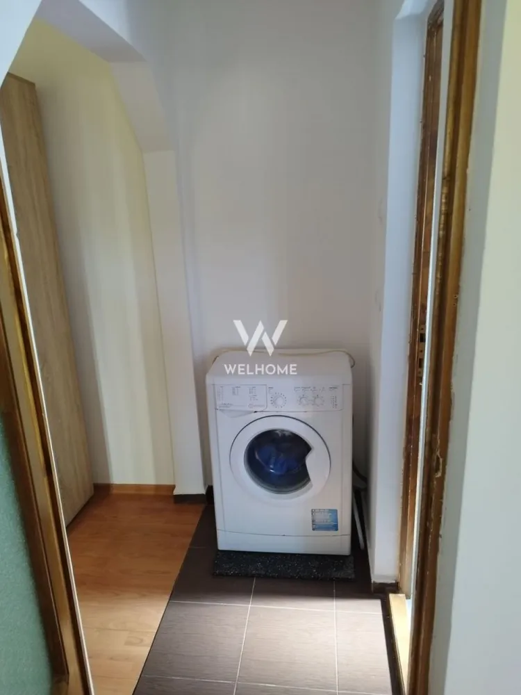 Apartament 2 camere mobilat-utilat - zona Tiglari, Sibiu - Apartament 2 camere, mobilat si utilat in Tiglari, Sibiu - Suprafata utila: circa 40 mp - Localizat intr-o zona cu acces la magazine, mijloc de transport, scoli, parc - Apartamentul se afla la parter - Locuinta este mobilata si utilata, fiind alcatuita din living, bucatarie, dormitor si o baie Pret: 72.000 Euro Negociabil Contact: +40747.639.802 }}