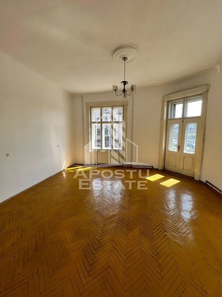 Apartament pretabil birouri, 84 mp, zona Iosefin - Agentia imobiliara APOSTU ESTATE va ofera spre inchiriere apartament pentru birouri , de 84 mp, in zona Iosefin Timisoara.

Apartamentul este amplasat la etajul 1 al unei cladiri istorice, are suprafata totala de 84 mp si este compartimentat astfel:
- hol acces;
- doua inceperi suprafata mare;
- grup sanitar;
-chicineta;
Confortul termic este asigurat de centrala proprie pe gaz si calorifere.
Apartamentul mai detine o boxa pentru depozitare la subsol.

Va asteptam cu drag pentru o vizionare.
CP3188369