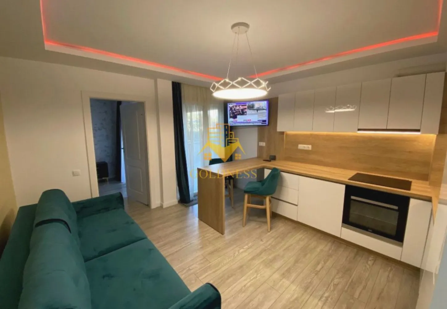 2 camere bloc nou, parcare, modern, Gheorgheni, zona Grand Park - GOLDNESS Imobiliare vă propune spre închiriere un apartament cu 2 camere complet mobilat și utilat, la parter într-un imobil de 7 etaje, în cartierul Gheorgheni.
Dispune de loc de parcare subteran!

Apartamentul este compartimentat astfel:
 - dormitor cu pat matrimonial, dressing, noptiere
 - living cu bucatarie open-space complet utilată, canapea extensibla, loc de servit masa 
 - baie cu cabina de dus, calorifer port prosop inox și dulap pentru depozitare.
 - terasa de 11 mp.

Imobilul este dotat cu toate cele necesare- centrală proprie, mașină de spălat haine, frigider, plită electrică, hotă, TV, masina de spalat vase, etc. 
Se află în apropierea stațiilor de transport în comun, magazine, restaurante, spații verzi, farmacii, etc. 

Dacă sunteți interesați de acest apartament și doriți să îl vizionați, dar și pentru alte oferte sau detalii nu ezitați să ne contactați telefonic sau prin e-mail - goldnessimobiliare@gmail.com. Vă stăm la dispoziție!