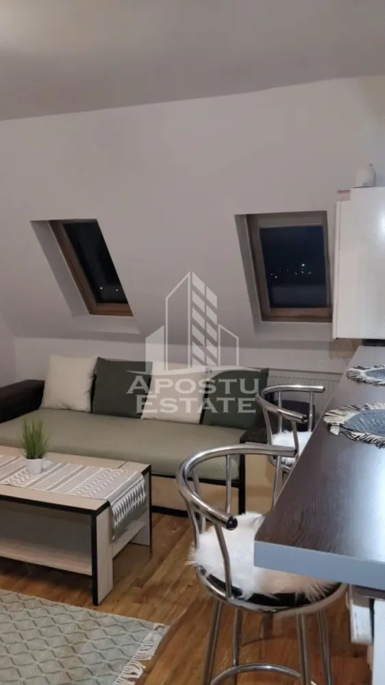 Apartament cu 2 camere de închiriat, Zona Complexul studențesc,Timisoa - Agentia imobiliara APOSTU ESTATE va propune spre inchiriere un apartament cu 2 camere, spatios si luminos, situat in zona Complex, o zona linistita si bine pozitionata din Timisoara, potrivit pentru cupluri,familii, sau studenti care isi doresc o locuinta unde sa se simta confortabil si cu acces facil catre scoli, statii de autobuz, supermarketuri , magazine de zona, parcuri.
Apartamentul se afla la etajul 5 din 5, la mansarda .
Suprafata utila: 45mp
Compartimentare eficienta:
-Hol de acces generos
-Bucatarie complet mobilata si utilata, cu loc de luat masa
-Living luminos si spatios
-Dormitor mobilat si utilat
-Baie prevazuta cu cada

Confort si facilitati:
-Incalzirea apartamentului: centrala proprie 
-Apartamentul este complet mobilat si utilat
-Se accepta animale de companie de catre proprietar

Localizare:
-Timis,Timisoara, zona Complexul studențesc – acces facil spre magazine, supermarketul Lidl, scoli, parcuri si mijloace de transport in comun.

Ideal pentru:
-Familii
-Cupluri
-Studenti

Pret chirie lunara: 380 euro ( usor negociabil)
Programeaza o vizionare pentru a-ti putea imagina viitorul aici!
ID intern: CP3189471