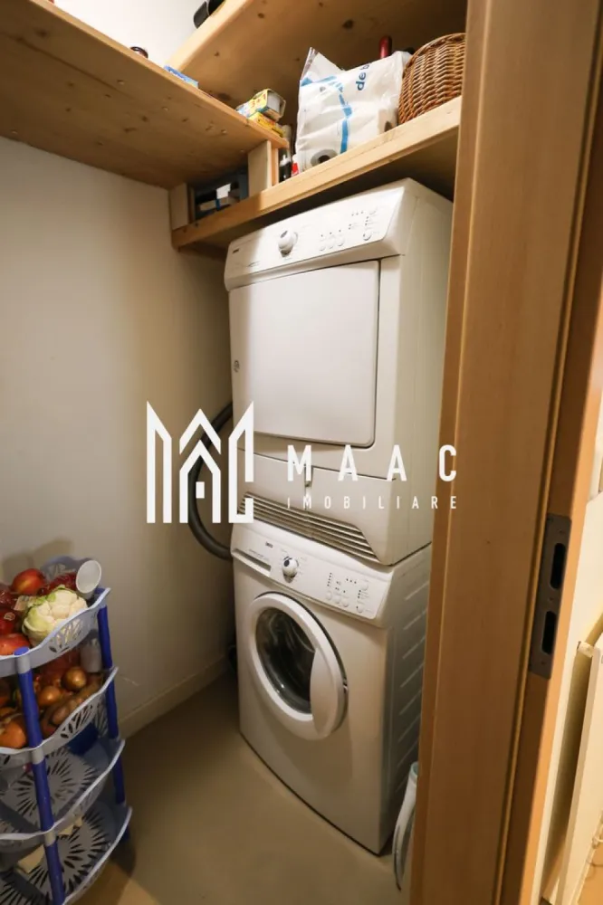 2 Case | 8 Camere | Teren 1180 | Porumbacu de Sus - MAAC Imobiliare vă prezintă o proprietate ideală pentru locuire multifamilială sau investiție premium. Situată pe un teren generos de 1.180 mp, această proprietate deosebită se remarcă prin două case moderne, complet mobilate și utilate, finisaje de calitate și un ambient atent amenajat, oferind confort, funcționalitate și intimitate. Casa 1 – eficiență și intimitate Suprafață utilă: 110 mp 2 camere spațioase Living primitor Bucătărie modernă, complet utilată 2 băi 2 dressing-uri generoase Terasă închisă – ideală pentru relaxare Pivniță pentru depozitare Casa 2 – spațiu, lumină și eleganță Suprafață utilă: 200 mp 4 dormitoare Living amplu și luminos Bucătărie complet echipată 4 băi Terasă deschisa pentru momente de relaxare în aer liber Anexe și facilități suplimentare Magazie: 18 mp Terasă acoperită: 46 mp Spațiu acoperit pentru 2 autoturisme – 25 mp Cameră tehnică: 11 mp Curte și terase amenajate cu mobilier exterior Zonă de barbecue, perfectă pentru activități recreative Dotări și utilități Curent trifazic Apă, canalizare Internet și TV Două căi de acces: acces pietonal acces auto cu poartă electrică Această proprietate este alegerea ideală pentru familii numeroase, locuire combinată cu investiție sau pentru cei care caută un stil de viață modern, într-un cadru bine organizat și elegant. Pentru mai multe informații, vă rugăm să menționați că ați văzut anunțul cu ID: CP2209718 }}