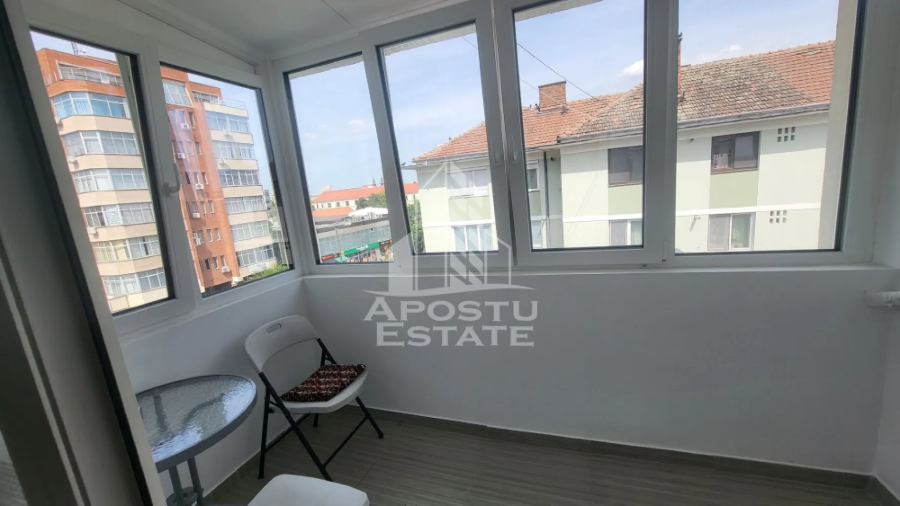 Apartament cu 2 camere,zona Centrala