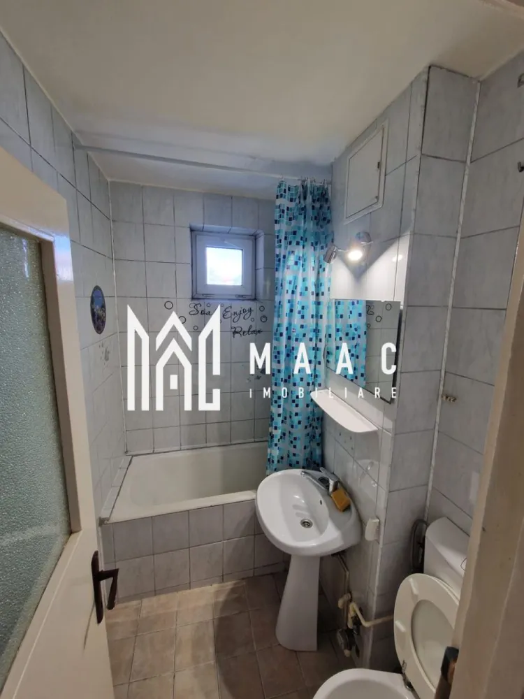 Apartament 2 camere | Etaj 3 | Balcon | 53 MPU | Hipodrom 3 - MAAC Imobiliare vă propune spre închiriere un apartament cu 2 camere, renovat, situat într-o zonă foarte bine conectată la principalele puncte de interes ale orașului Sibiu.

Cu o suprafață utilă de 54 mp, apartamentul oferă un spațiu confortabil și bine compartimentat, fiind ideal pentru un cuplu, o persoană singură sau o familie.

Detalii proprietate
Suprafață utilă: 54 mp
2 camere
Balcon
Apartament renovat
Bucătărie închisă
Spații de depozitare
Compartimentare
Living luminos
Dormitor
Bucătărie separată, complet mobilată și utilată
Baie
Hol
Balcon
Spații de depozitare
Dotări și beneficii
Complet mobilat și utilat
Bucătărie închisă
Spații generoase pentru depozitare
Finisaje moderne
Compartimentare practică
Apartament pregătit pentru mutare
Avantaje locație
Aproape de școli și grădinițe
Magazine de cartier și supermarketuri în imediata apropiere
Stații de autobuz și mijloace de transport în comun la câteva minute
Acces rapid către zona centrală a orașului
Aproape de farmacii, restaurante și centre comerciale
Conexiune facilă către toate zonele de interes din Sibiu
Potrivit pentru
Cupluri
Persoane singure
Familii
Închiriere pe termen lung

Cod anunț CP3187946