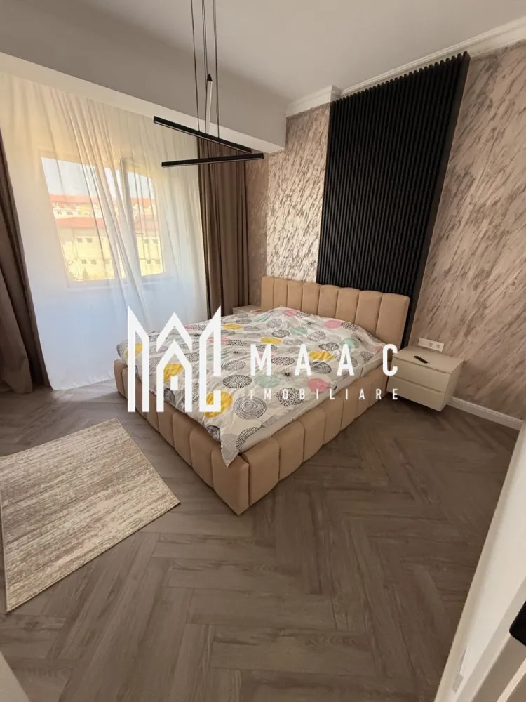Apartament 3 camere decomandat | Hipodrom 4, Sibiu | 75 mp, lift, 2024 - Apartament cu 3 camere decomandat, situat în zona Hipodrom 4 - Cireșica din Sibiu, cu 75 mp utili, într-un imobil finalizat în 2024, dotat cu lift și pregătit pentru închiriere.

Detalii proprietate:
• Suprafață utilă: 75 mp
• Compartimentare: living, 2 dormitoare, bucătărie, baie și hol
• Etaj 1 din 5
• Imobil finalizat în 2024, construcție din cărămidă
• Complet mobilat și utilat
• Lift în imobil
• 2 locuri de parcare supraterane incluse

Zona oferă acces la școli, grădinițe, transport public, magazine, supermarketuri și conexiune rapidă către centrul orașului, ceea ce face proprietatea practică pentru locuire de zi cu zi.

Pentru detalii suplimentare și programarea unei vizionări, contactați echipa MAAC Imobiliare și menționați Cod anunț CP3189071.