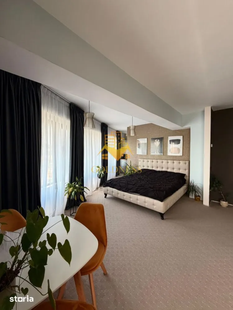 1 camere studio, Premium, Manastur, West City Tower, Calea Florești - GOLDNESS Imobiliare vă propune spre închiriere un apartament cu 1 camere complet mobilat și utilat, la etajul 12 într-un imobil de 12 etaje, în Cartierul Manastur.
Dispune de loc de parcare subteran.
Se află în apropierea stațiilor de transport în comun, magazine, restaurante, spații verzi, farmacii, etc. 

Apartamentul este compartimentat astfel:
 - camera cu pat matrimonial și canapea, dressing, noptiere
 - bucătărie complet utilată și mobilată
 - baie cu cabina de dus, calorifer port prosop și dulap pentru depozitare.
 - balcon 7mp

Imobilul este dotat cu toate cele necesare- frigider, aragaz, hotă, mașină de spălat haine, etc. 

Dacă sunteți interesați de acest apartament și doriți să îl vizionați, dar și pentru alte oferte nu ezitați să ne contactați telefonic sau prin e-mail. Vă stăm la dispoziție!
Pentru intermediere se percepe un comision de 50% din prețul chiriei!