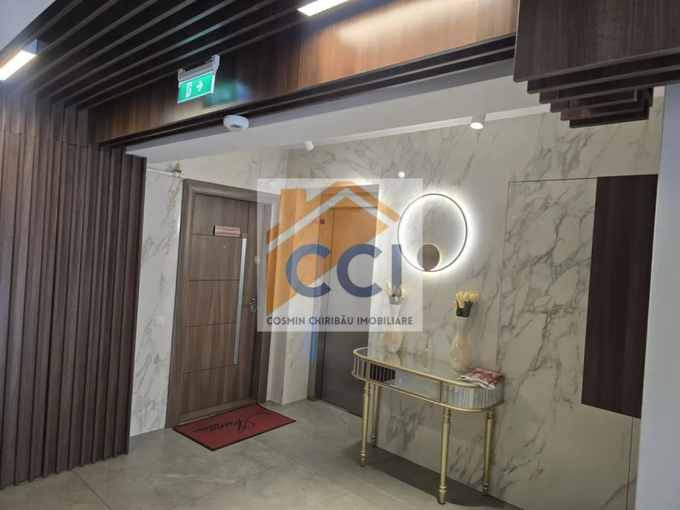 Apartament Exclusivist de Închiriat în Arena Residence - Apartament Exclusivist de Închiriat în Arena Residence – Eleganță, Confort și Stil Urban Premium.

Vă prezentăm un apartament spectaculos cu 2 camere, situat în prestigiosul complex rezidențial Arena Residence, pe strada Ștefan cel Mare – una dintre cele mai apreciate și bine poziționate zone din Bacău.

Conceput pentru un stil de viață modern și rafinat, acest apartament impresionează prin designul elegant, finisajele premium și atmosfera sofisticată, fiind alegerea ideală pentru cei care își doresc confort la cele mai înalte standarde.

 Detalii proprietate:
• Apartament 2 camere
• Complet mobilat și utilat lux
• Amenajare modernă, cu mobilier premium și accente contemporane
• Spații luminoase și perfect optimizate
• Bucătărie complet echipată
• Design interior elegant și armonios
• Pregătit pentru mutare imediată

 Arena Residence înseamnă mai mult decât un simplu complex rezidențial – reprezintă un concept premium de locuire, apreciat pentru arhitectura modernă, siguranță, intimitate și poziționarea excelentă. Locatarii beneficiază de acces rapid către cele mai importante puncte ale orașului, restaurante, cafenele, centre comerciale și zone de relaxare, într-un ambient exclusivist și select.

Atmosfera elegantă a complexului, calitatea construcției și comunitatea premium transformă această proprietate într-o alegere ideală pentru persoanele care apreciază luxul discret și confortul autentic.

Dacă îți dorești un apartament care să combine perfect eleganța, poziționarea premium și confortul modern, această proprietate din Arena Residence poate deveni noul tău “acasă”.