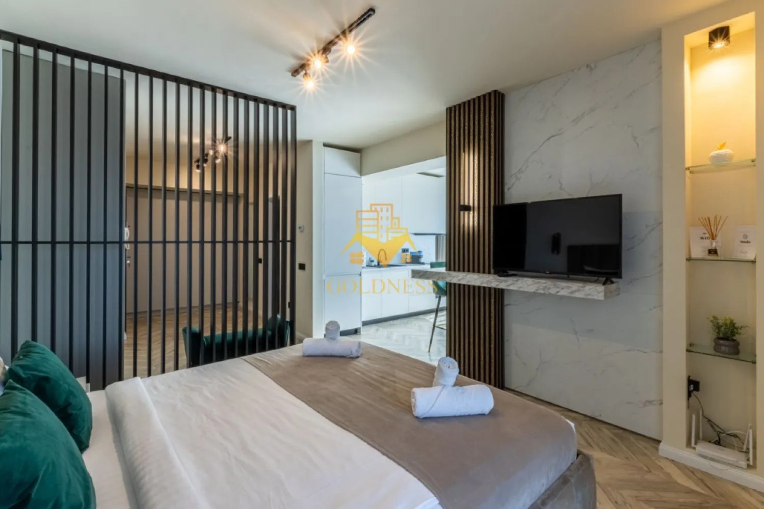 o camera,parcare, bloc nou, terasa,Manastur, West City, Calea Floresti - GOLDNESS Imobiliare vă propune spre închiriere un apartament cu o camera complet mobilat și utilat, la etajul 12 într-un imobil de 24 etaje, în cartierul Manastur. Apartamentul este compartimentat astfel:
 - living cu bucatarie open-space complet utilată, loc de servit masa, pat matrimonial
 - baie cu cabina de dus calorifer port prosop inox și dulap pentru depozitare.
 - terasa de 7 mp.
 
Imobilul este dotat cu toate cele necesare- centrală proprie, mașină de spălat haine, frigider, plită electrică, hotă, etc. 
Se află în apropierea stațiilor de transport în comun, magazine, restaurante, spații verzi, farmacii, etc. 
Dispune de parcare subterana inclusa in pret!

Dacă sunteți interesați de acest apartament și doriți să îl vizionați, dar și pentru alte oferte sau detalii nu ezitați să ne contactați telefonic sau prin e-mail - goldnessimobiliare@gmail.com. Vă stăm la dispoziție!
Pentru intermediere se percepe un comision de 50% din prețul chiriei!