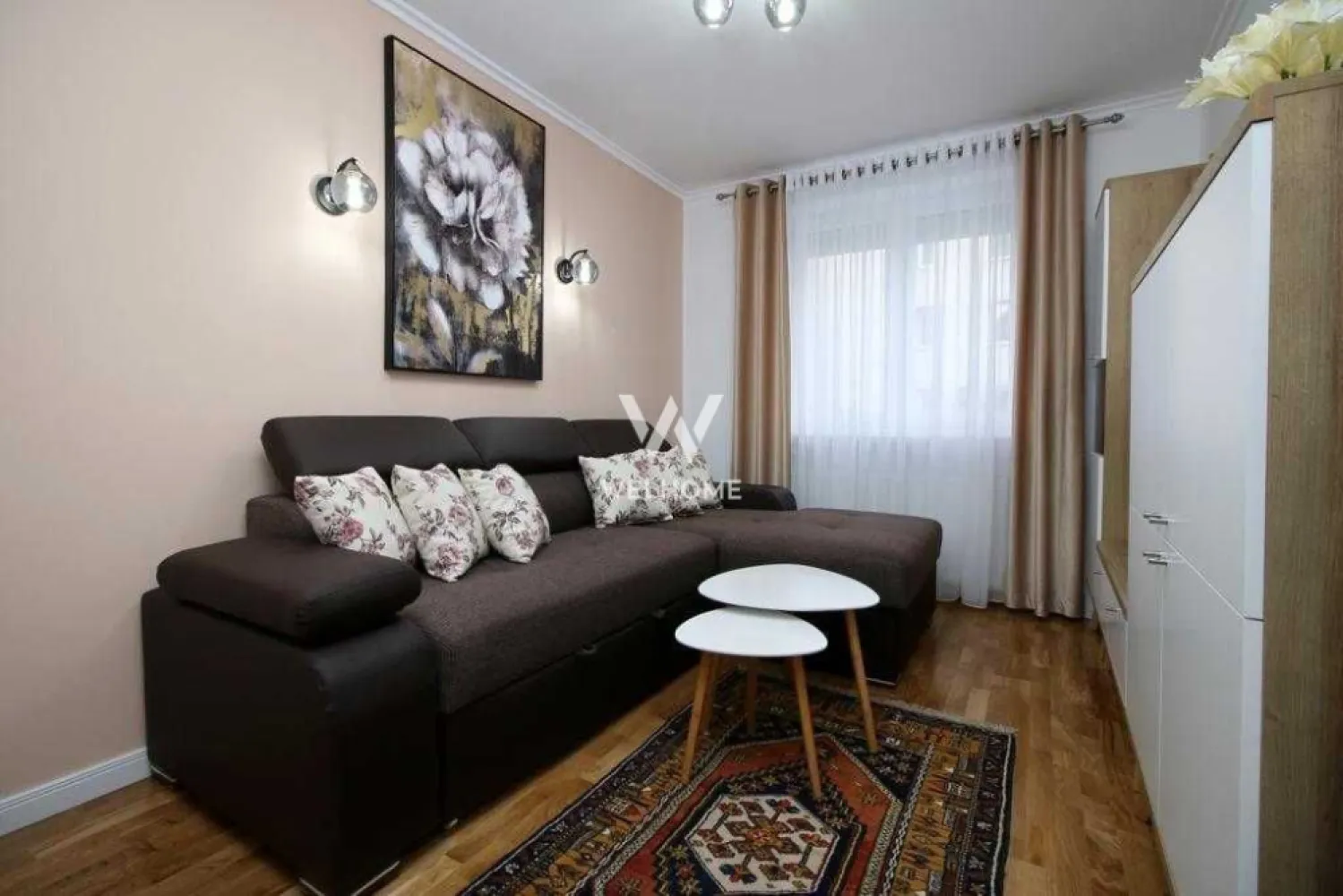 De inchiriat - Apartament 2 camere zona HIPODROM 2 - Se ofera spre inchiriere: APARTAMENT 2 CAMERE DE LUX ZONA HIPODROM 2 - 44 Mp - 2 Camere - Boxa de depozitare - Mobilat si utilat lux - Mobila facuta la comanda - Iala inteligenta - Situat aproape de magazine - Statie autobuz la cateva minute - Zona la cateva minute de centrul sibiului -Pret: 550 Euro -Contact: 0756 094 405 }}