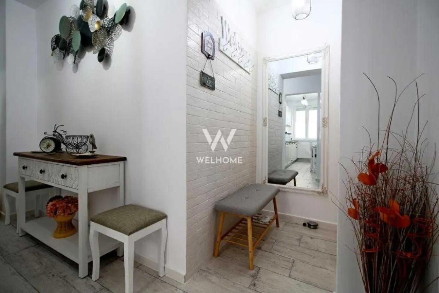 De inchiriat - Apartament 2 camere zona HIPODROM 2 - Se ofera spre inchiriere: APARTAMENT 2 CAMERE DE LUX ZONA HIPODROM 2 - 44 Mp - 2 Camere - Boxa de depozitare - Mobilat si utilat lux - Mobila facuta la comanda - Iala inteligenta - Situat aproape de magazine - Statie autobuz la cateva minute - Zona la cateva minute de centrul sibiului -Pret: 550 Euro -Contact: 0756 094 405 }}