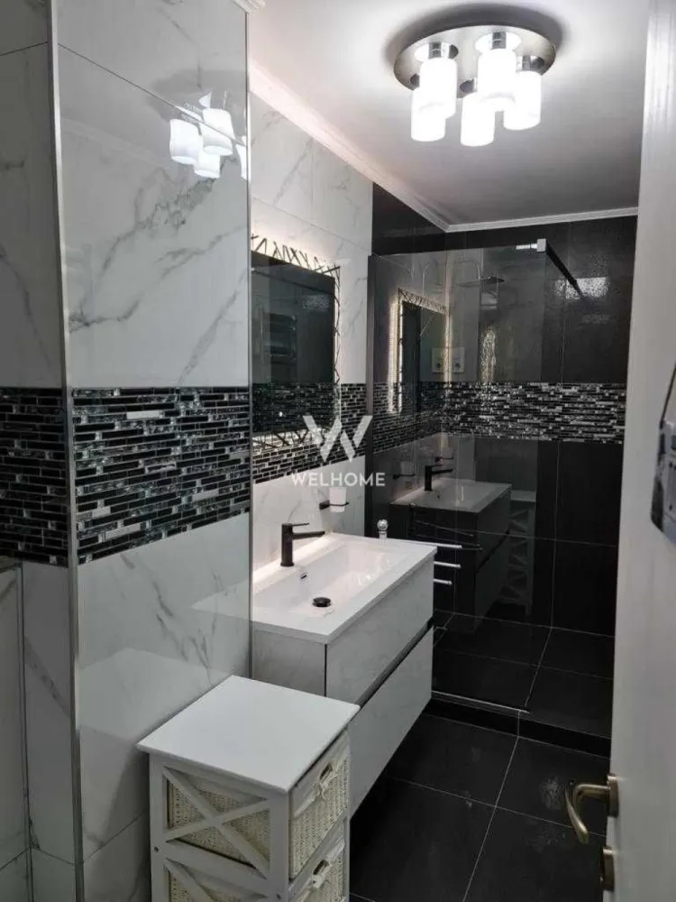 De inchiriat - Apartament 2 camere zona HIPODROM 2 - Se ofera spre inchiriere: APARTAMENT 2 CAMERE DE LUX ZONA HIPODROM 2 - 44 Mp - 2 Camere - Boxa de depozitare - Mobilat si utilat lux - Mobila facuta la comanda - Iala inteligenta - Situat aproape de magazine - Statie autobuz la cateva minute - Zona la cateva minute de centrul sibiului -Pret: 550 Euro -Contact: 0756 094 405 }}