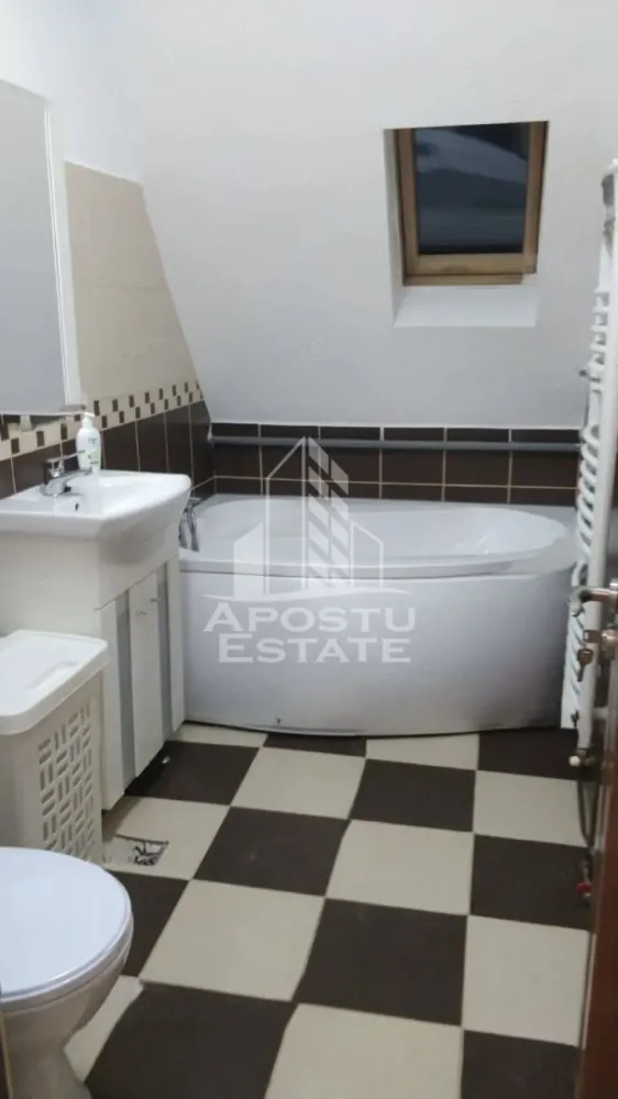 Apartament cu 2 camere de închiriat, Zona Complexul studențesc,Timisoa - Agentia imobiliara APOSTU ESTATE va propune spre inchiriere un apartament cu 2 camere, spatios si luminos, situat in zona Complex, o zona linistita si bine pozitionata din Timisoara, potrivit pentru cupluri,familii, sau studenti care isi doresc o locuinta unde sa se simta confortabil si cu acces facil catre scoli, statii de autobuz, supermarketuri , magazine de zona, parcuri.
Apartamentul se afla la etajul 5 din 5, la mansarda .
Suprafata utila: 45mp
Compartimentare eficienta:
-Hol de acces generos
-Bucatarie complet mobilata si utilata, cu loc de luat masa
-Living luminos si spatios
-Dormitor mobilat si utilat
-Baie prevazuta cu cada

Confort si facilitati:
-Incalzirea apartamentului: centrala proprie 
-Apartamentul este complet mobilat si utilat
-Se accepta animale de companie de catre proprietar

Localizare:
-Timis,Timisoara, zona Complexul studențesc – acces facil spre magazine, supermarketul Lidl, scoli, parcuri si mijloace de transport in comun.

Ideal pentru:
-Familii
-Cupluri
-Studenti

Pret chirie lunara: 380 euro ( usor negociabil)
Programeaza o vizionare pentru a-ti putea imagina viitorul aici!
ID intern: CP3189471