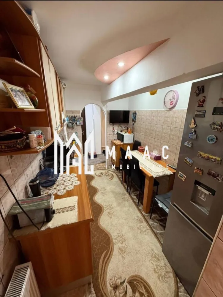 Apartament cu 2 camere | Ostroveni | Etaj 1 - Apartament 2 camere de vânzare – Ostroveni, etaj 1 – 70.000 € Râmnicu Vâlcea – Zona Ostroveni Agenția Maac Imobiliare vă propune spre vânzare un apartament cu 2 camere, situat într-un bloc tip A, la etajul 1, într-una dintre cele mai căutate zone ale orașului. 🔹 Compartimentare: decomandat total 🔹 Suprafață totală: 50 mp 🔹 Stare: se vinde complet mobilat și utilat, exact ca în poze 🔹 Etaj: 1 Avantaje locație: ✔ Locație excelentă ✔ Foarte aproape de Piața Ostroveni ✔ Lângă Piscina Ostroveni ✔ În imediata apropiere: grădiniță cu program prelungit, școală generală, magazine, mijloace de transport în comun 💰 Preț de vânzare: 70.000 € 📌 ID proprietate: CP2913088 Pentru mai multe informații sau pentru programarea unei vizionări, nu ezitați să ne contactați! }}