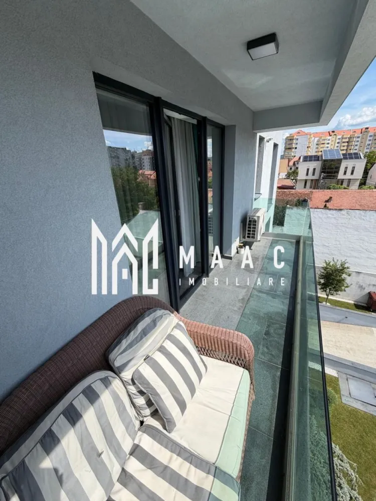 Apartament 3 camere | Calea Dumbrăvii, Sibiu | 82 mp, parcare - Apartament cu 3 camere, disponibil spre închiriere pe Calea Dumbrăvii din Sibiu, cu 82 mp utili, la etajul 2, în imobil construit în 2000.

Detalii proprietate:
• Suprafață utilă: 82 mp
• Configurație: 3 camere
• Etaj: 2
• An construcție: 2000
• Imobil dotat cu lift
• 2 balcoane
• Loc de parcare propriu

Zonă și acces:
Calea Dumbrăvii este o zonă accesibilă și bine conectată în Sibiu, cu poziționare practică pentru deplasarea rapidă în oraș.

Cod anunț CP3082481. Pentru detalii suplimentare și programarea unei vizionări, contactați-ne.