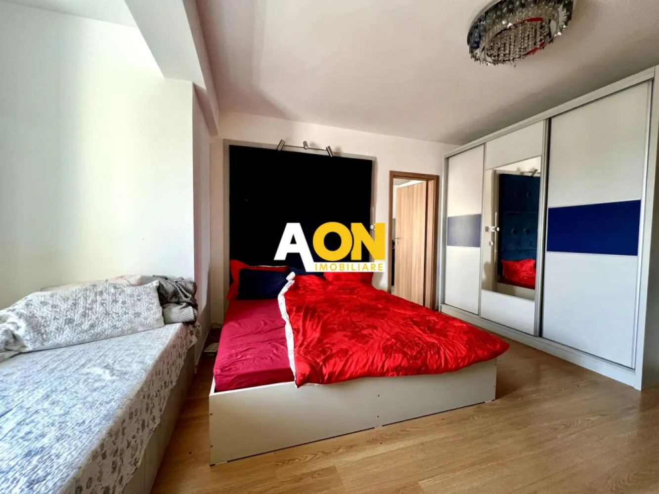 Apartament 1 cameră de vânzare | Etaj 2 | Bloc cu lift | Alba Iulia - Aon Imobiliare vă prezintă spre vânzare un apartament cu 1 cameră, situat în Alba Iulia, pe Bulevardul Ferdinand I, într-un imobil construit în anul 2013. Proprietatea este poziționată la etajul 2 și reprezintă o alegere excelentă atât pentru locuit, cât și pentru investiție.

Apartamentul are o compartimentare semidecomandată și o suprafață totală de 50,47 mp, incluzând balconul generos. Se vinde mobilat, fără echipamente electrocasnice, oferind posibilitatea amenajării după propriile preferințe.

Alte avantaje:
• bloc construit în 2013
• etaj 2
• lift în imobil
• loc de parcare inclus
• balcon spațios
• zonă cu acces facil către puncte de interes

Apartamentul oferă un spațiu luminos și bine compartimentat, fiind potrivit pentru persoane care caută confort și accesibilitate într-o zonă bine poziționată din Alba Iulia.

Pentru mai multe detalii sau programarea unei vizionări, vă stăm la dispoziție.CP3108054