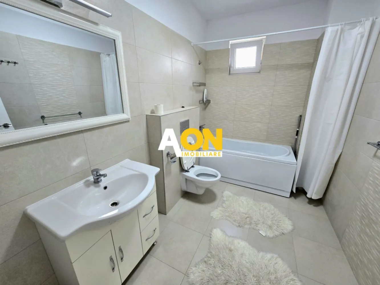 Apartament cu 3 Camere de Închiriat, Bloc Nou, Zona Liceului Economic