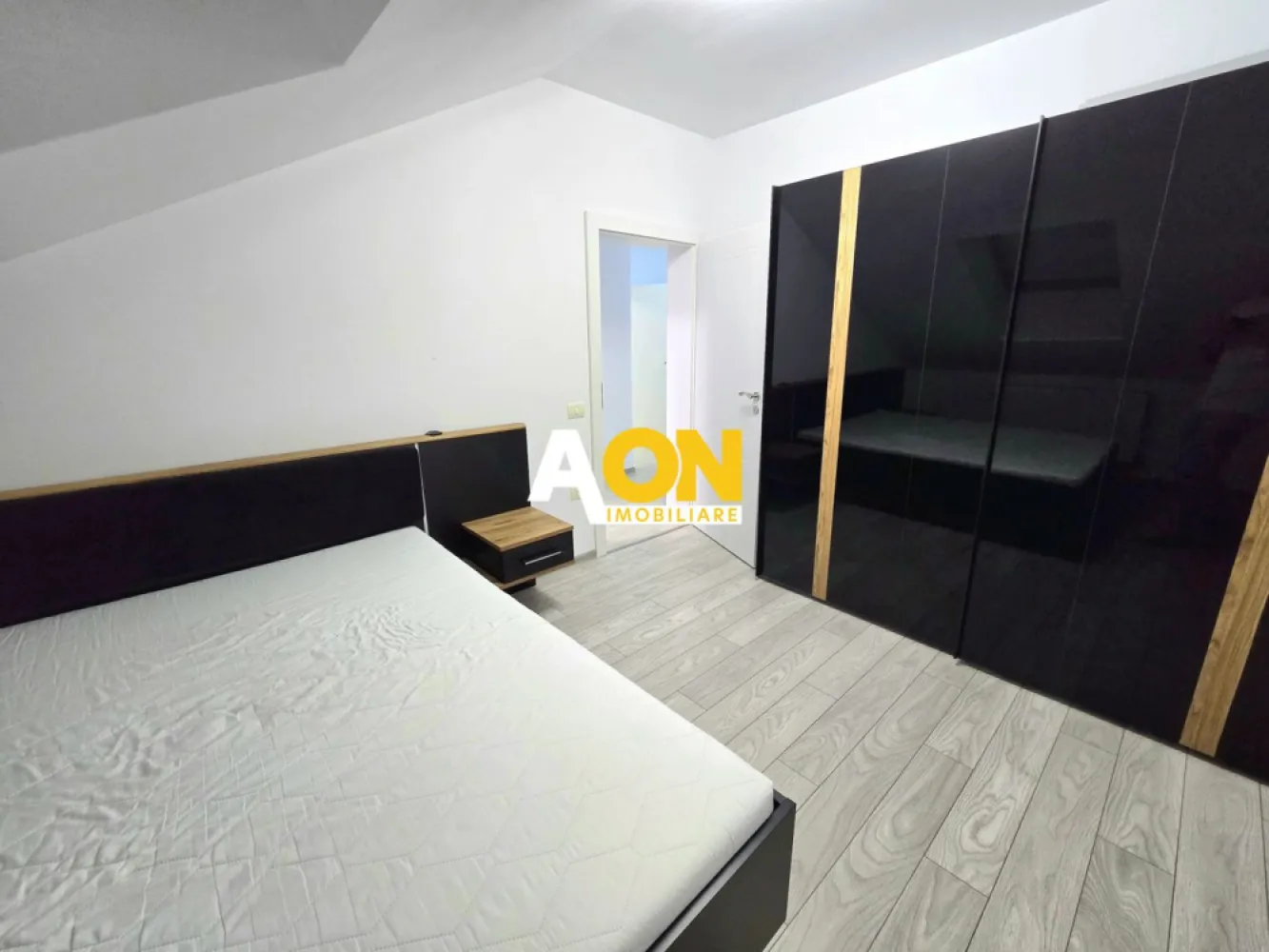 Apartament cu 3 Camere de Închiriat, Bloc Nou, Zona Liceului Economic