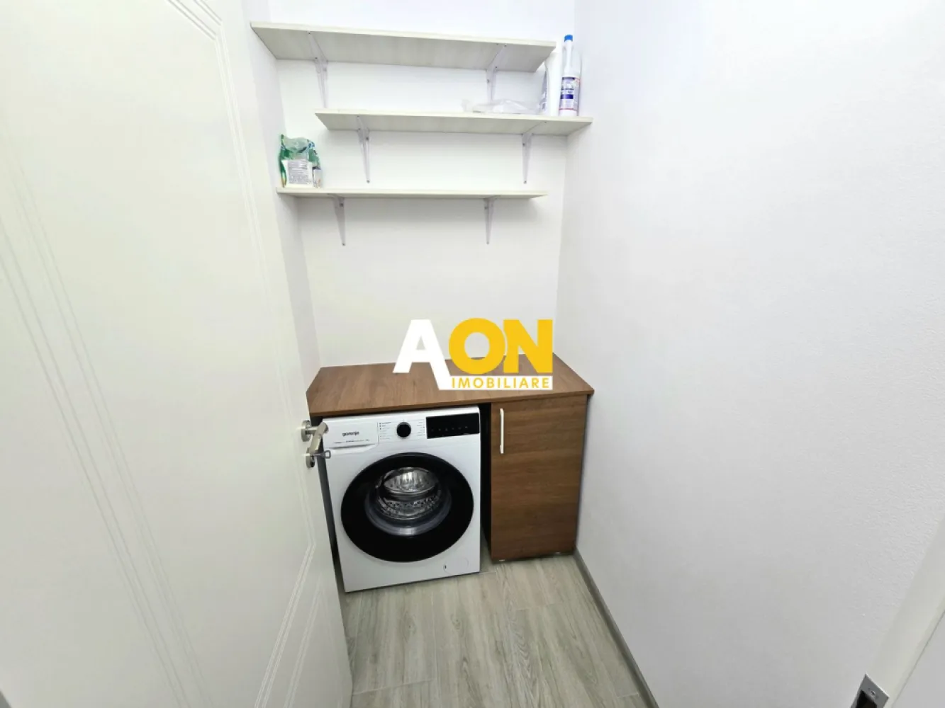 Apartament cu 3 Camere de Închiriat, Bloc Nou, Zona Liceului Economic