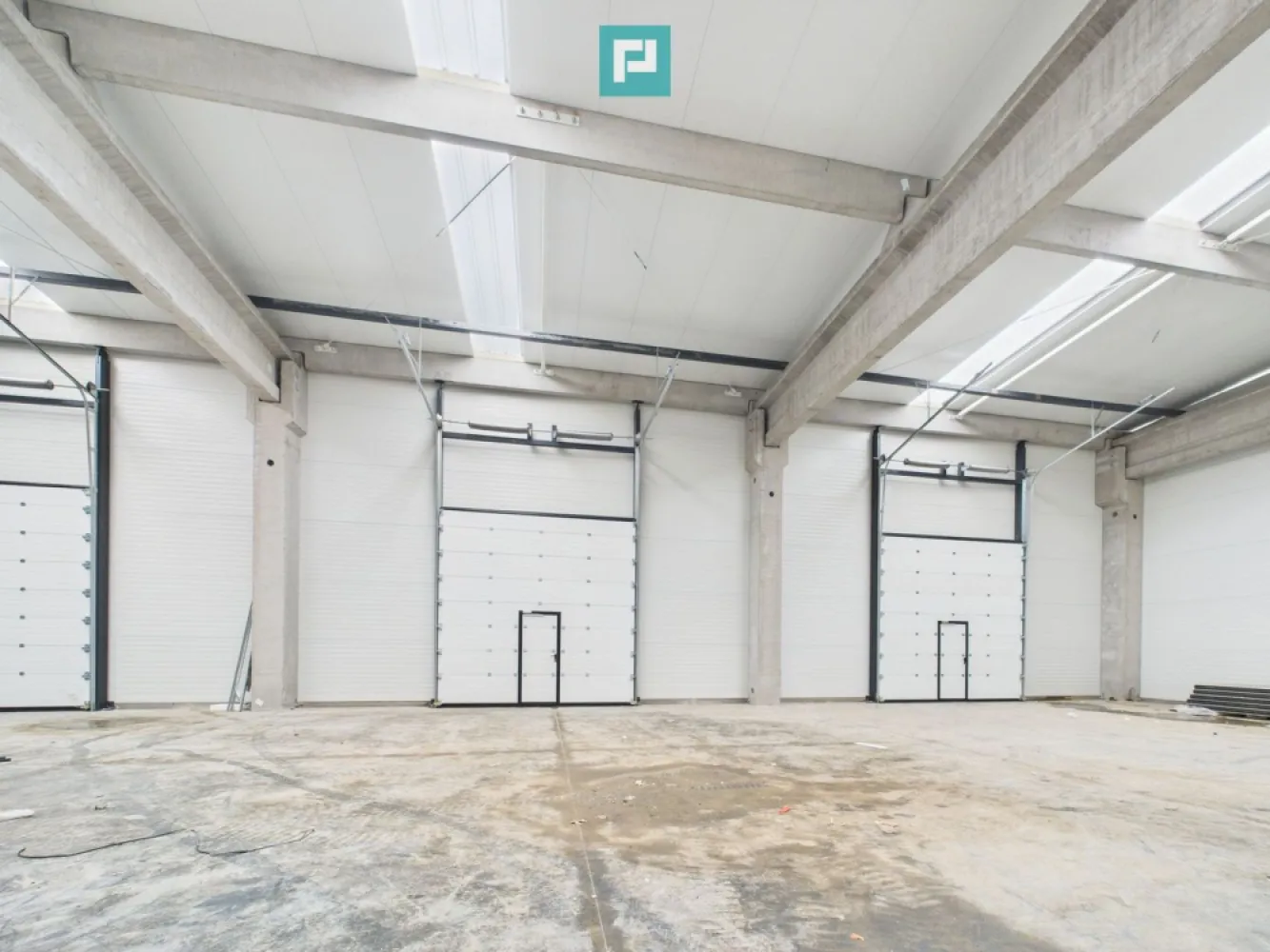 Hală industrială nouă 100mp Săcălaz - Hală industrială nouă 100mp – Zona Industrială Săcălaz Dacă sunteți în căutarea unei hale moderne și bine echipate, vă oferim spre închiriere o hală industrială nouă, situată în zona industrială Săcălaz. Aceasta este ideală pentru activități de depozitare, producție sau diverse operațiuni comerciale. Caracteristici principale: • Suprafață utilă: 100 mp • Construcție modernă din panouri sandwich de 100/120 mm, montate pe o structură solidă din grinzi de beton • Izolație termică eficientă, asigurând confort și reducerea costurilor de întreținere • Podea din beton, rezistentă la trafic industrial • Înălțime generoasă: 8 m la coamă, 7 m la streașină Facilități și accesibilitate: • Poartă de acces TIR (5 x 4.5 m), facilitând încărcarea și descărcarea rapidă • Iluminatoare naturale, oferind o bună vizibilitate și reducerea consumului de energie • Utilități disponibile: curent trifazic și apă • Putere instalată: 15 KW/h, cu posibilitate de extindere la cerere Această hală este soluția perfectă pentru afacerea dumneavoastră! Contactați-ne pentru mai multe detalii și pentru a programa o vizionare. Contactează-mă pentru mai multe informații și pentru a stabili o întâlnire pentru a viziona proprietatea. Remus Beiusanu: 0785.997.537 remus.beiusanu@propertylab.ro CP2900356 }}