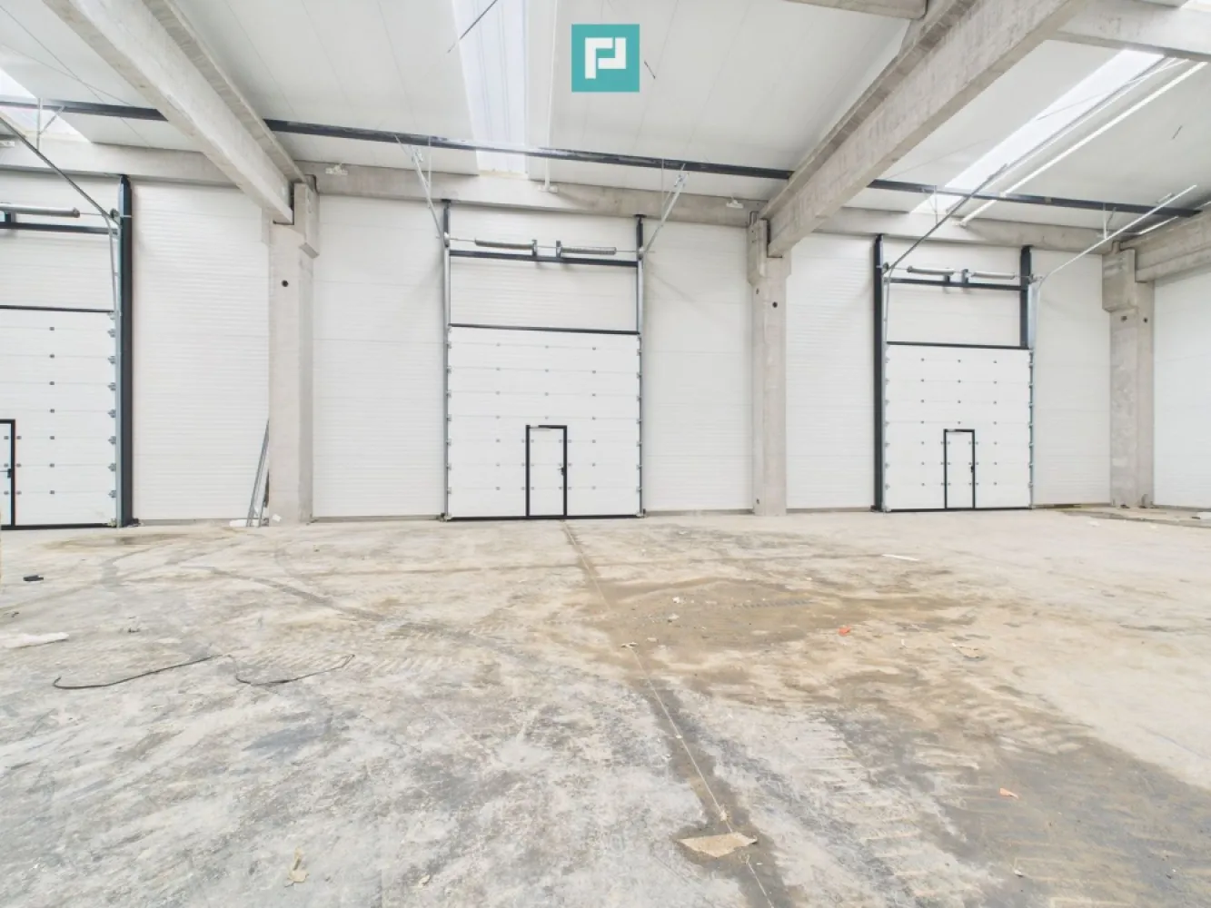 Hală industrială nouă 100mp Săcălaz - Hală industrială nouă 100mp – Zona Industrială Săcălaz Dacă sunteți în căutarea unei hale moderne și bine echipate, vă oferim spre închiriere o hală industrială nouă, situată în zona industrială Săcălaz. Aceasta este ideală pentru activități de depozitare, producție sau diverse operațiuni comerciale. Caracteristici principale: • Suprafață utilă: 100 mp • Construcție modernă din panouri sandwich de 100/120 mm, montate pe o structură solidă din grinzi de beton • Izolație termică eficientă, asigurând confort și reducerea costurilor de întreținere • Podea din beton, rezistentă la trafic industrial • Înălțime generoasă: 8 m la coamă, 7 m la streașină Facilități și accesibilitate: • Poartă de acces TIR (5 x 4.5 m), facilitând încărcarea și descărcarea rapidă • Iluminatoare naturale, oferind o bună vizibilitate și reducerea consumului de energie • Utilități disponibile: curent trifazic și apă • Putere instalată: 15 KW/h, cu posibilitate de extindere la cerere Această hală este soluția perfectă pentru afacerea dumneavoastră! Contactați-ne pentru mai multe detalii și pentru a programa o vizionare. Contactează-mă pentru mai multe informații și pentru a stabili o întâlnire pentru a viziona proprietatea. Remus Beiusanu: 0785.997.537 remus.beiusanu@propertylab.ro CP2900356 }}