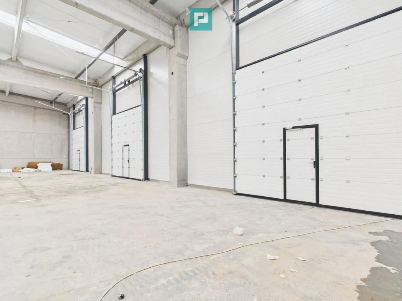 Hală industrială nouă 100mp Săcălaz - Hală industrială nouă 100mp – Zona Industrială Săcălaz Dacă sunteți în căutarea unei hale moderne și bine echipate, vă oferim spre închiriere o hală industrială nouă, situată în zona industrială Săcălaz. Aceasta este ideală pentru activități de depozitare, producție sau diverse operațiuni comerciale. Caracteristici principale: • Suprafață utilă: 100 mp • Construcție modernă din panouri sandwich de 100/120 mm, montate pe o structură solidă din grinzi de beton • Izolație termică eficientă, asigurând confort și reducerea costurilor de întreținere • Podea din beton, rezistentă la trafic industrial • Înălțime generoasă: 8 m la coamă, 7 m la streașină Facilități și accesibilitate: • Poartă de acces TIR (5 x 4.5 m), facilitând încărcarea și descărcarea rapidă • Iluminatoare naturale, oferind o bună vizibilitate și reducerea consumului de energie • Utilități disponibile: curent trifazic și apă • Putere instalată: 15 KW/h, cu posibilitate de extindere la cerere Această hală este soluția perfectă pentru afacerea dumneavoastră! Contactați-ne pentru mai multe detalii și pentru a programa o vizionare. Contactează-mă pentru mai multe informații și pentru a stabili o întâlnire pentru a viziona proprietatea. Remus Beiusanu: 0785.997.537 remus.beiusanu@propertylab.ro CP2900356 }}