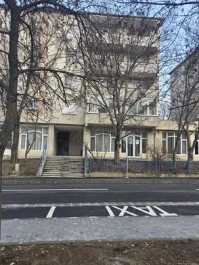 Apartament 2 camere decomandat-zona Spitalul Judetean-139.500 euro neg