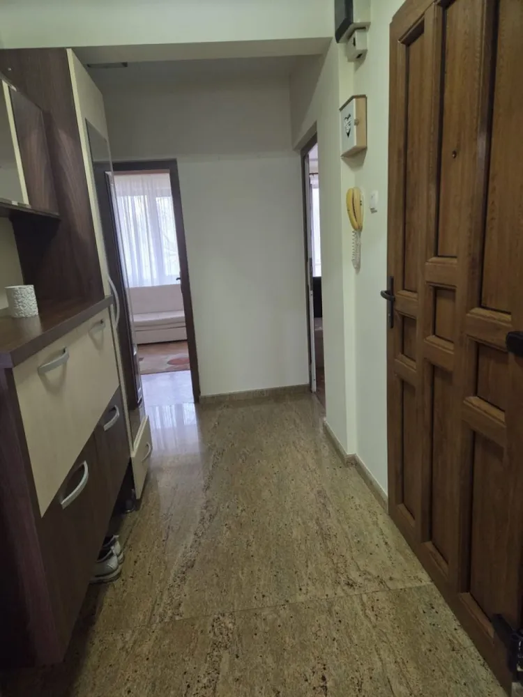 Apartament 2 camere decomandat-zona Spitalul Judetean-139.500 euro neg