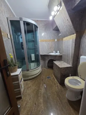 Apartament 2 camere decomandat-zona Spitalul Judetean-139.500 euro neg