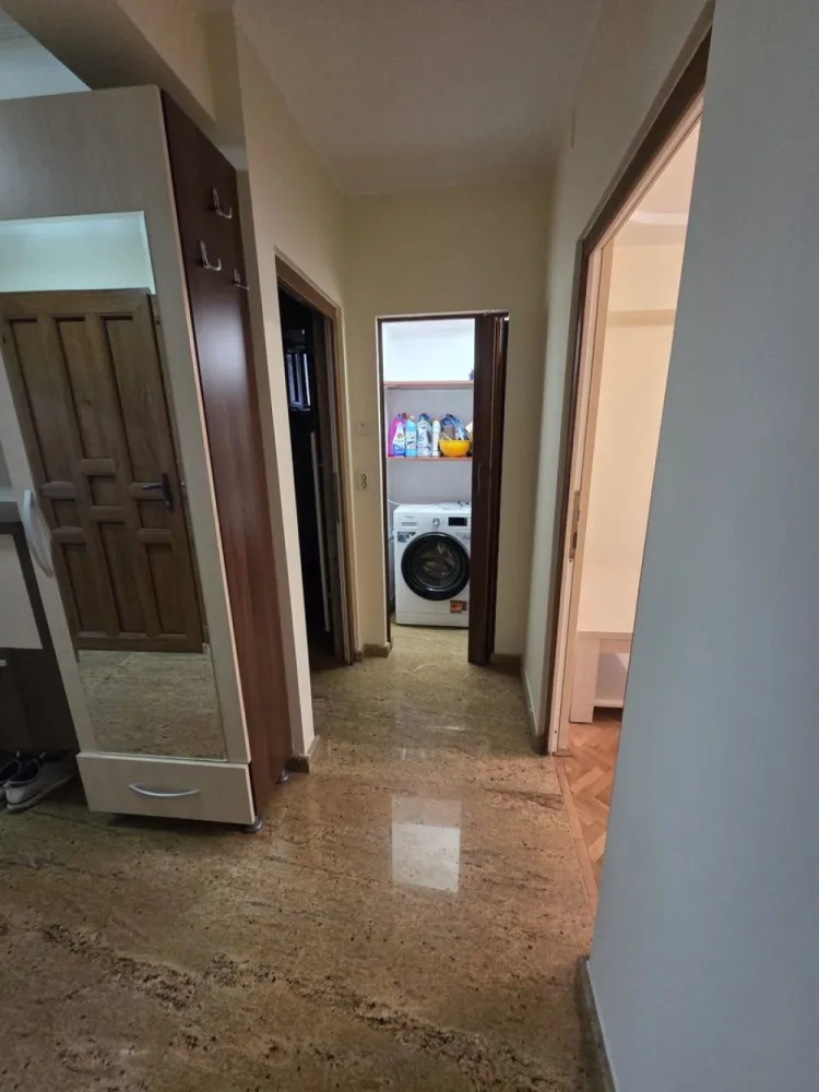 Apartament 2 camere decomandat-zona Spitalul Judetean-139.500 euro neg