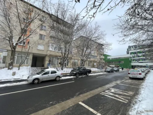 Apartament 2 camere decomandat-zona Spitalul Judetean-139.500 euro neg