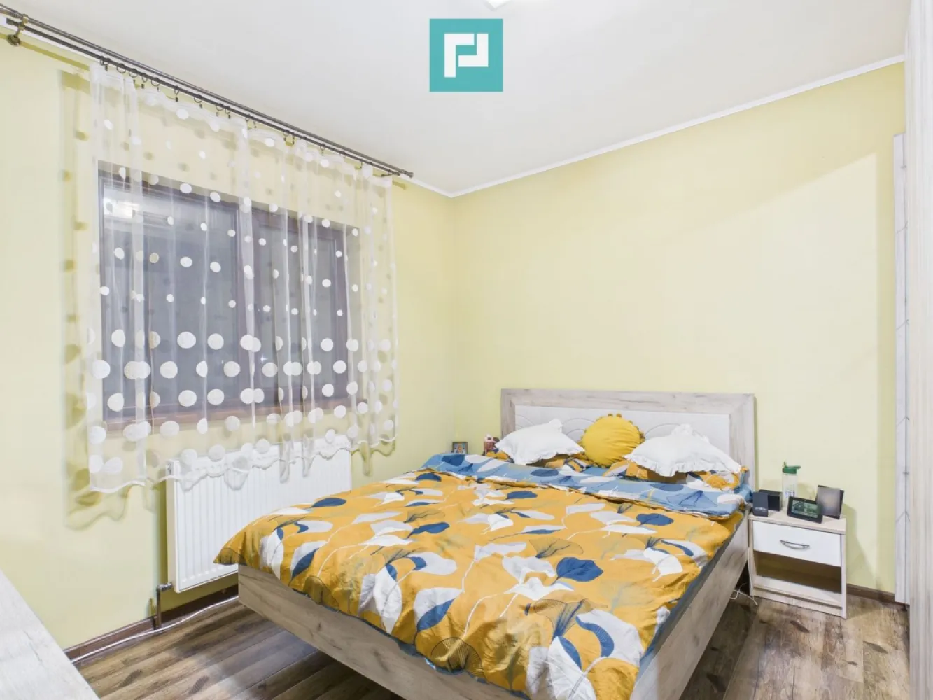 Apartament cu 2 camere la bloc nou în Pârneava - Vă propunem un apartament cu 2 camere, situat în cartierul Parneava, la etajul 2 din 3, într-un bloc nou, construit în anul 2018. Apartamentul are o suprafață utilă de 45 mp și este complet mobilat și utilat, fiind pregătit pentru mutare imediată. Beneficiază de mobilier modern, electrocasnice, centrală proprie pe gaz, geamuri termopan și balcon închis, oferind un nivel ridicat de confort. Caracteristici: 2 camere Suprafață utilă: 45 mp Etaj 2 din 3 Balcon închis Centrală proprie pe gaz Geamuri termopan Mobilat și utilat complet Bloc nou – construcție 2018 Apartamentul este ideal atât pentru locuință proprie, cât și pentru investiție, fiind amplasat într-o zonă liniștită, cu acces facil către principalele puncte de interes. Pentru mai multe informații, sunați sau scrieți la: Szekeres Carol Telefon: 0729 966 649 E-mail: carol.szekeres@propertylab.ro Cristina Sipea Telefon: 0741 688 040 E-mail: cristina.sipea@gmail.com CP2898390 }}