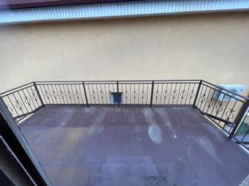 Chirie casă 3 camere ,terasa, curte acces auto – par Bratianu-1000 e/l