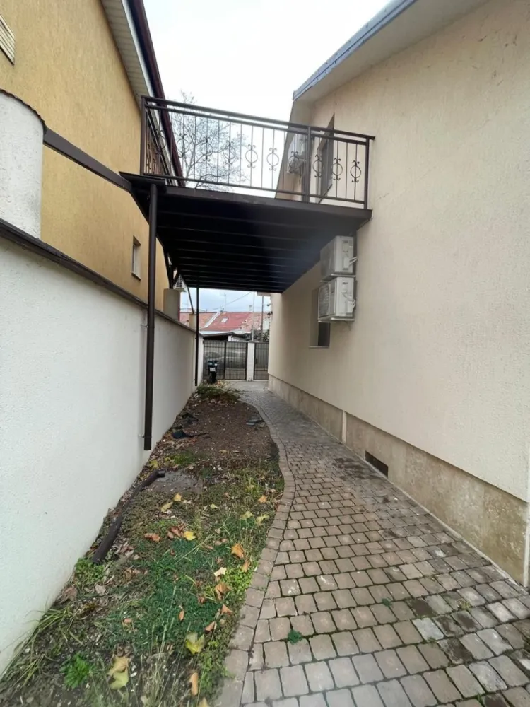 Chirie casă 3 camere ,terasa, curte acces auto – par Bratianu-1000 e/l