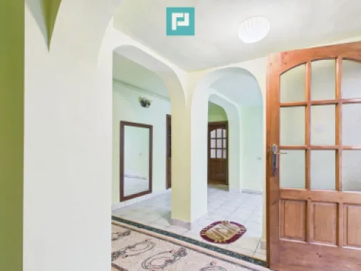 Casă cu 2 corpuri și 5 camere în Livada