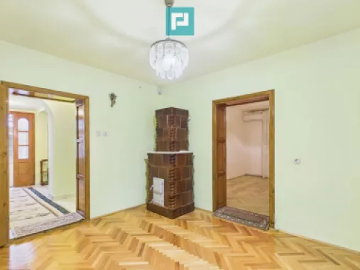 Casă cu 2 corpuri și 5 camere în Livada