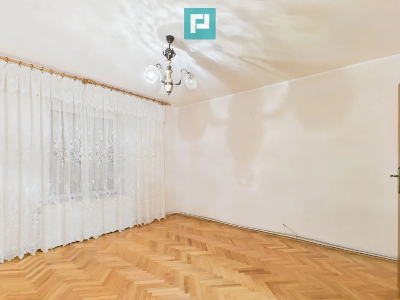 Casă cu 2 corpuri și 5 camere în Livada