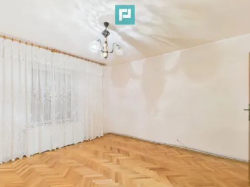 Casă cu 2 corpuri și 5 camere în Livada