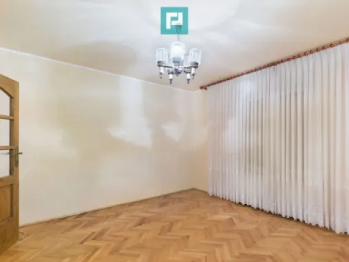 Casă cu 2 corpuri și 5 camere în Livada