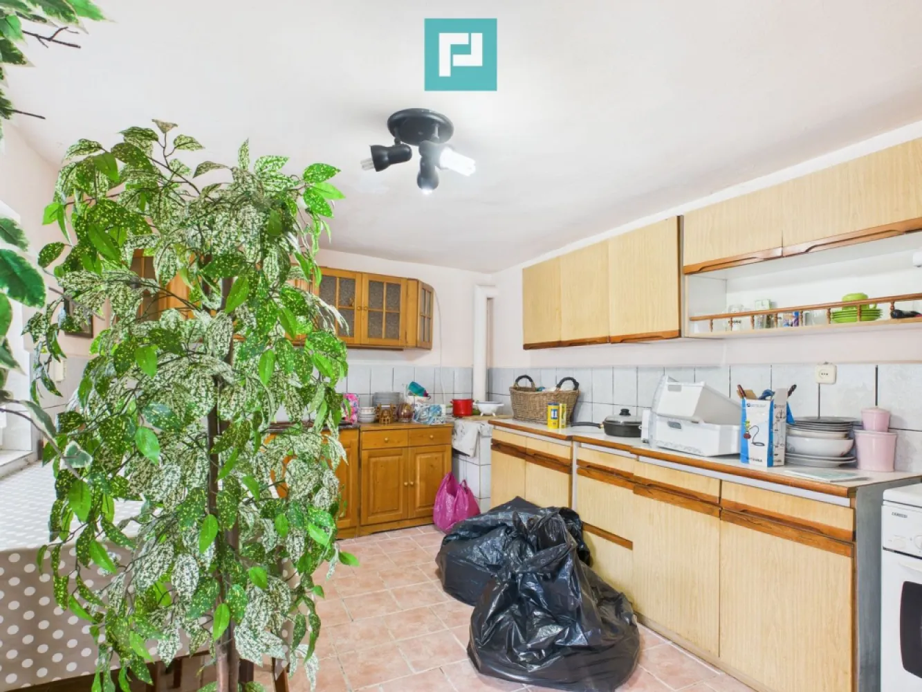 Casă cu 2 corpuri și 5 camere în Livada