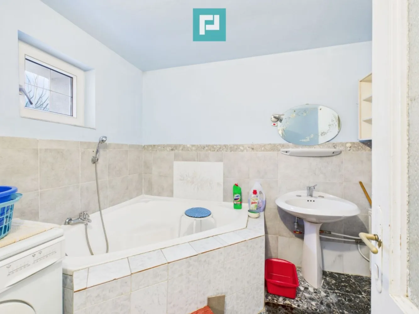 Casă cu 2 corpuri și 5 camere în Livada